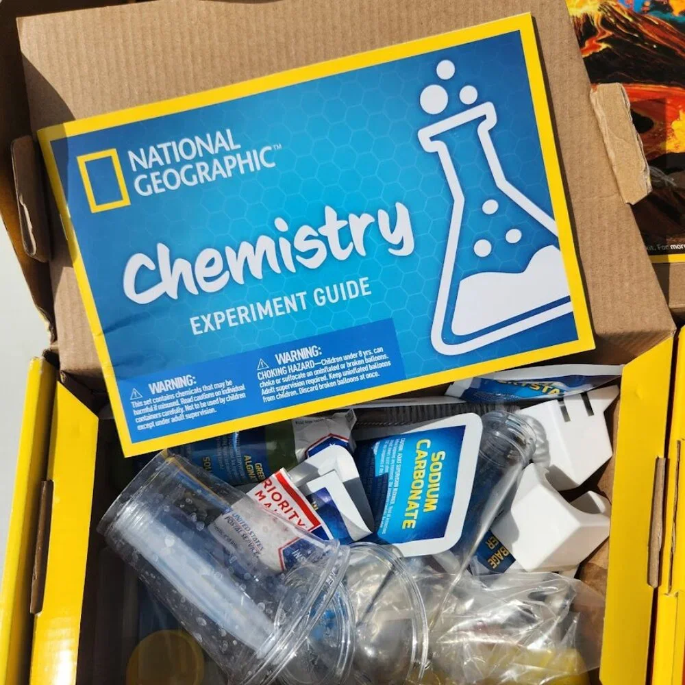 NATIONAL GEOGRAPHIC Mega Science Lab Kit 75 Experiments Chemistry STEM Earth sci